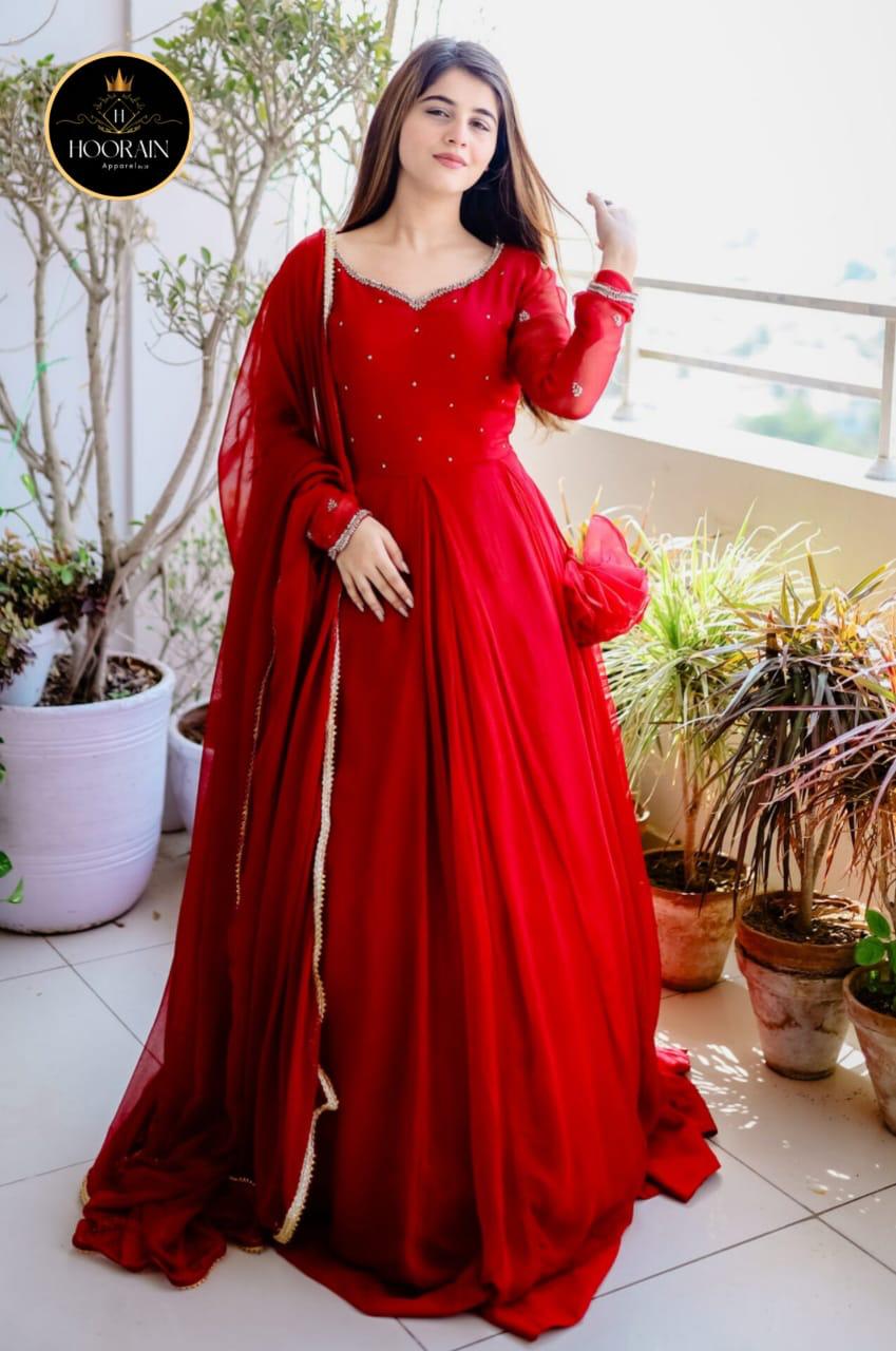 Stunning Embroidered Gown Set: Effortless Elegance!" āØš